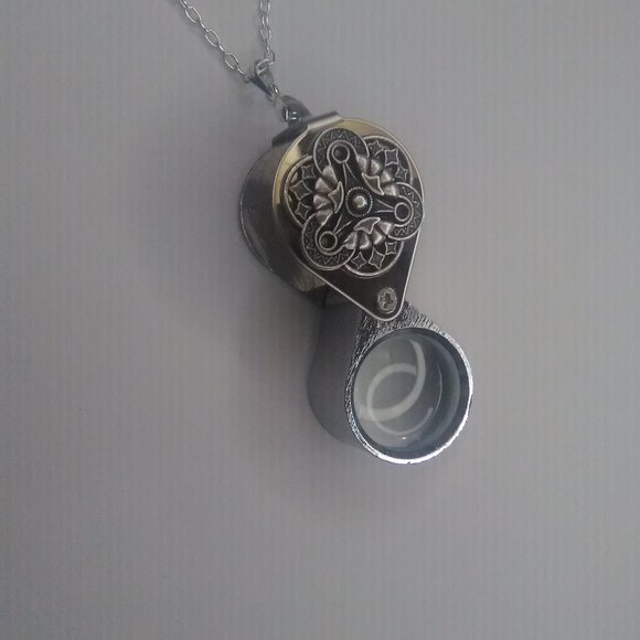 Magnifying Glass Antique Silver Swirly Art Nouveau Loupe Pendant Necklac… - Picture 3 of 6